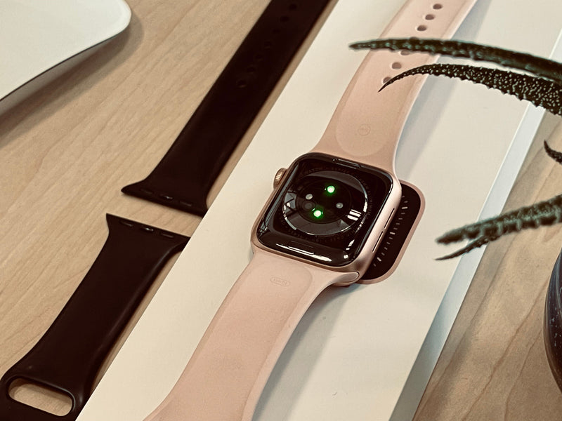 Apple Watch Series 6 (40mm, Gold Aluminium with Pink Sand Band, GPS) - Pre Owned / 3 Month Warranty